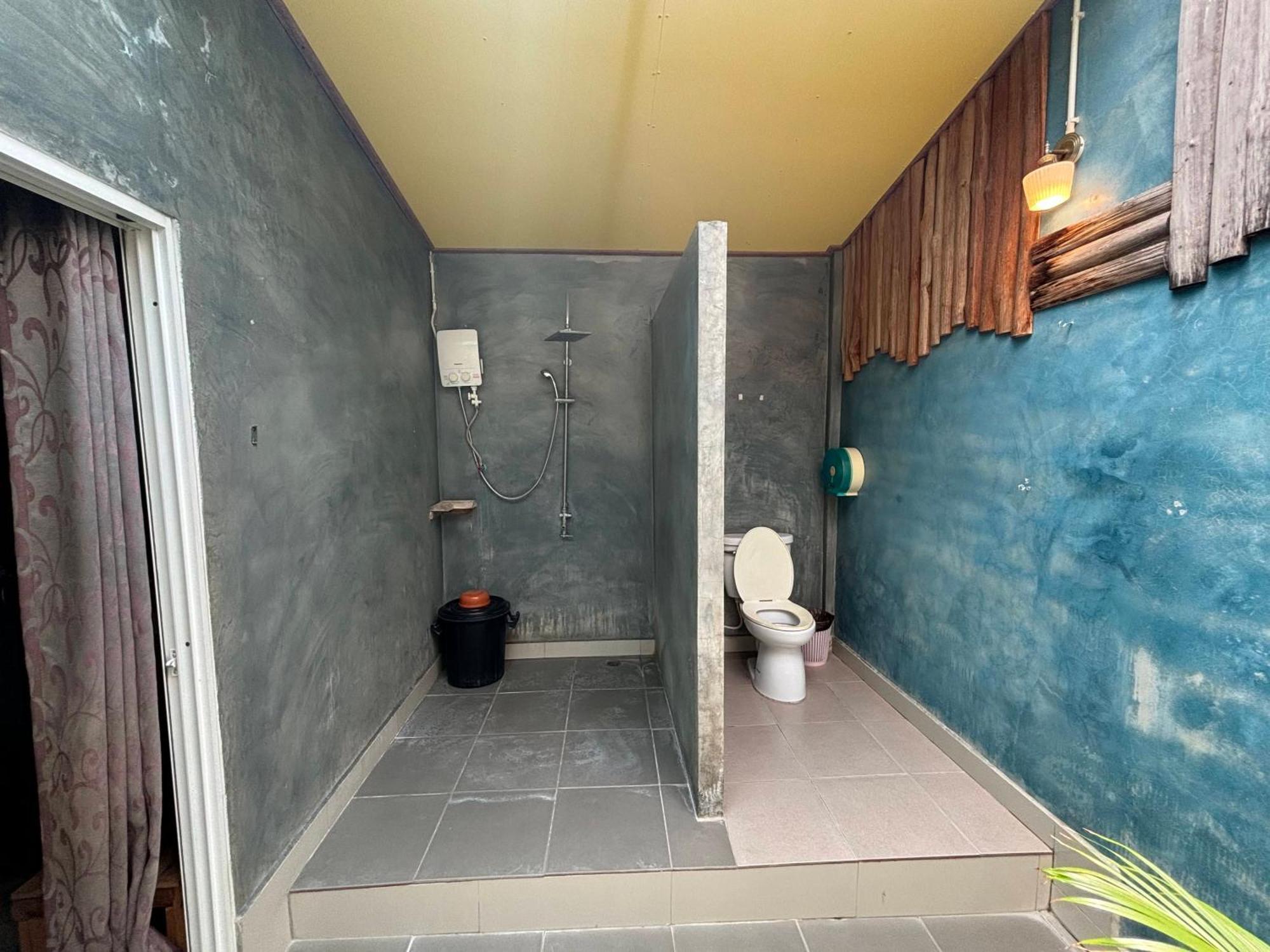 Revolution Kanchanaburi Adventure Hq Ban Chuk Kum Exterior photo