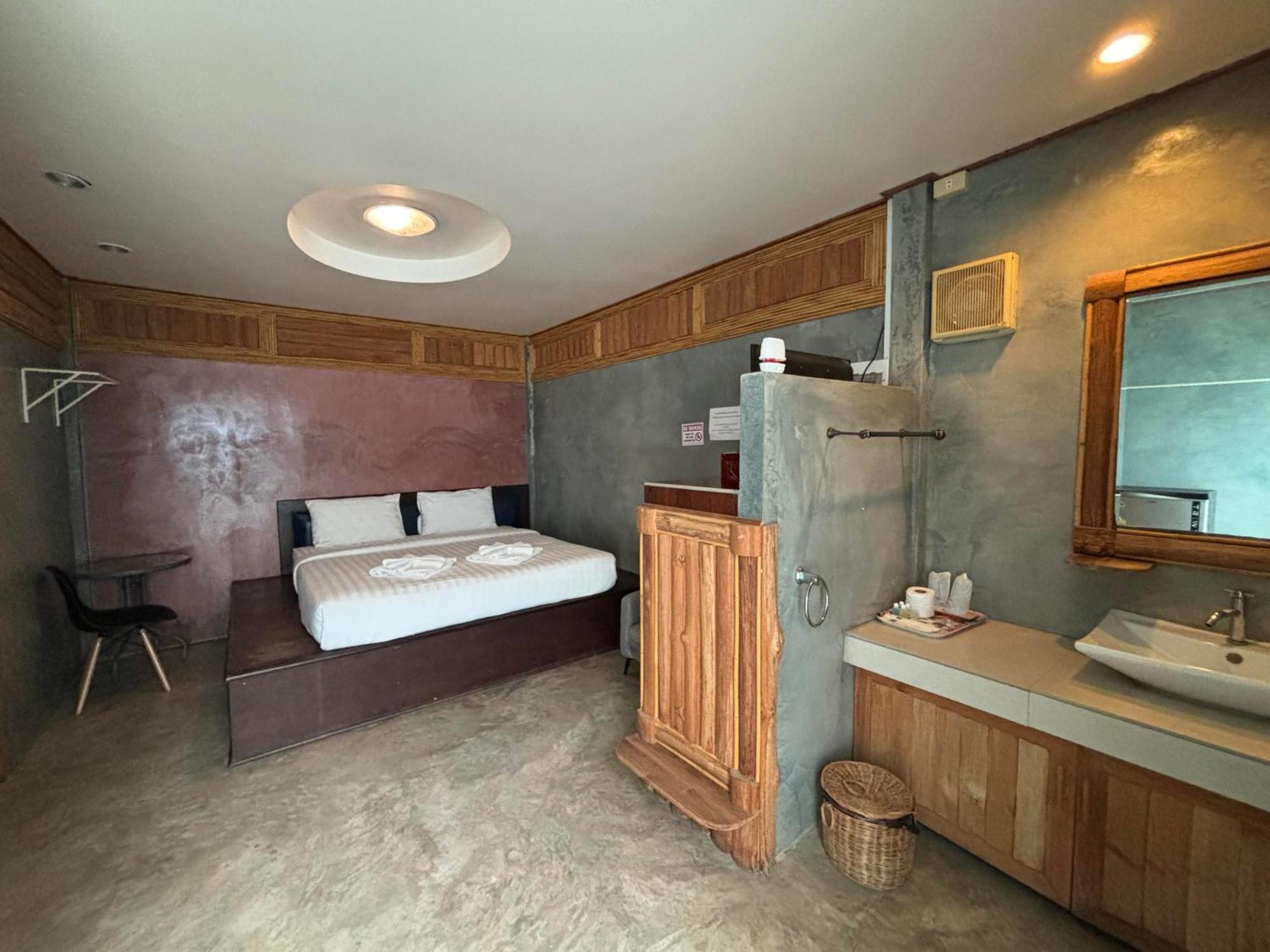 Revolution Kanchanaburi Adventure Hq Ban Chuk Kum Exterior photo